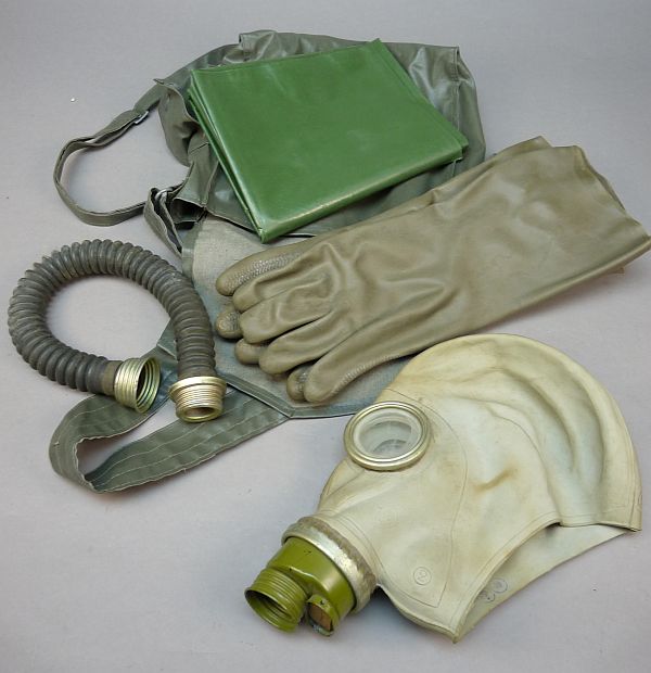 DDR / NVA gasmaskerset met tas, gebruikt