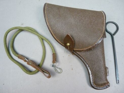 Russisch Nagant M1895 revolver holster met toebehoren