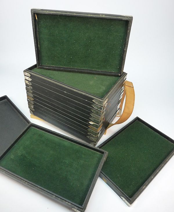 DDR onderscheidingen of sieraden plateau koffer