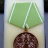 DDR Volkspolizei medaille voor bijzondere verdiensten - Afbeelding 2