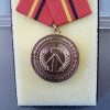 DDR Verdienstmedaille der Kampfgruppen der Arbeiterklasse, brons - Afbeelding 3