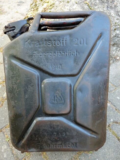 Wehrmacht jerrycan, 1940, zwarte uitvoering