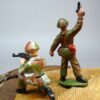 DDR NVA speelgoedsoldaatjes, 2 stuks in Blumentarn camouflage, jaren 60/70 - Afbeelding 2