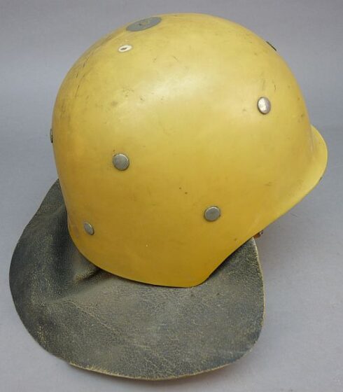 DDR / NVA? brandweerhelm - Afbeelding 2