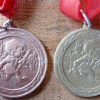 2x DDR DTSB, FDJ en JP kinder sportmedaille, brons en goud - Afbeelding 2