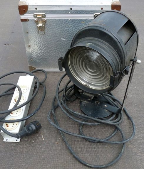 Robuust zoeklicht/lamp 220V met kist