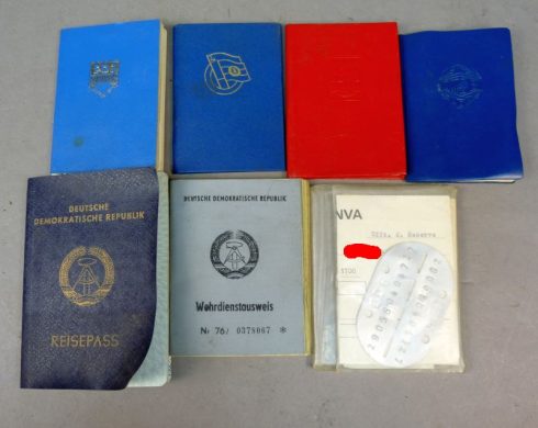 DDR Wehrdienstausweis- Reisepass en FDJ pas compleet set van 1 Persoon
