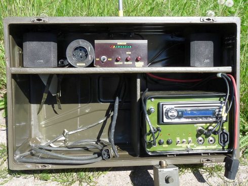 Aluminium kist met radio/cd speler en voorbereiding voor 27mc
