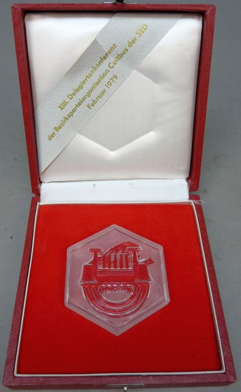 Ehrengeschenk Grote glazen DDR SED medaille 1979