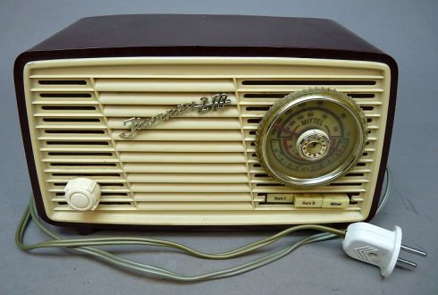 Vintage DDR radio IIMENAU 210