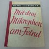 Mit Dem Mikrophon an Der Feind