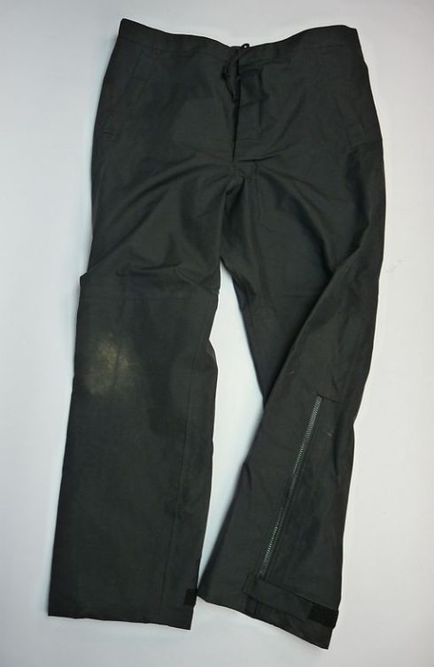 Zwarte Goretex regenbroek, Engelse Politie