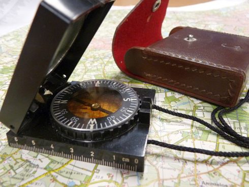 NVA F73 marskompass met leren tasje, officiers uitvoering? - Afbeelding 5