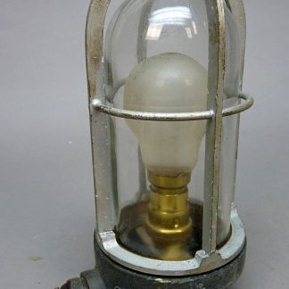 NVA Volksmarine waterdichte en explosievrije scheepslamp
