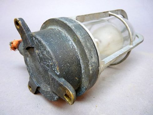 NVA Volksmarine waterdichte en explosievrije scheepslamp - Afbeelding 2