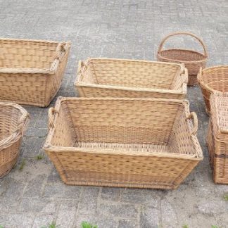 Lot van 7 vintage rieten manden