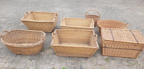 Lot van 7 vintage rieten manden