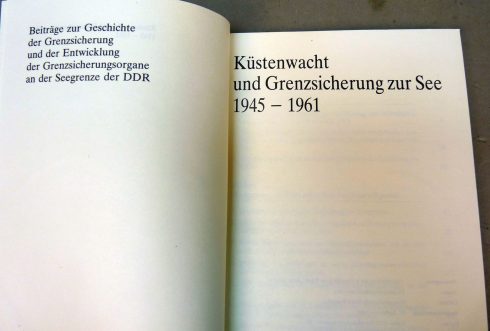 DDR NVA Boek kustenwacht und grenzsicherung zur see 1945-1961 Helft 1 - Afbeelding 2