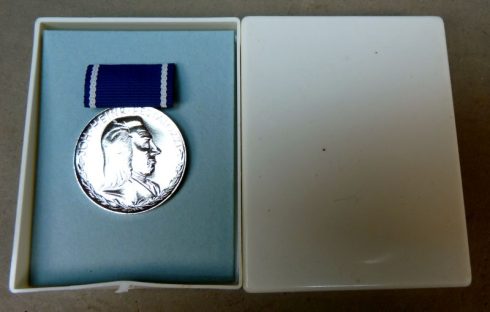 DDR NVA Johan Heinrich Pestalozzi-Medaille für treue Dienste Silber