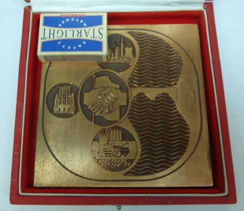 DDR ehrengeschenk Eintragung in das ehrenbuch der bezirksleitung der SED - Afbeelding 3