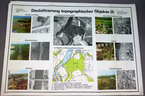 Set van 6 DDR NVA instructie posters voor luchtfoto's beoordeling en herkenning - Afbeelding 3