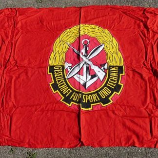 Groot model DDR GST vlag (Gesellschaft fur Sport und Techniek)