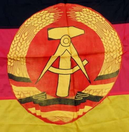 Stoffen DDR NVA vlag 74x128 - Afbeelding 2