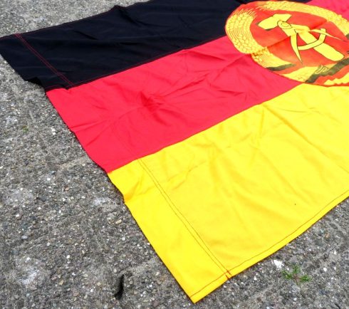 Stoffen DDR NVA vlag 74x128 - Afbeelding 3