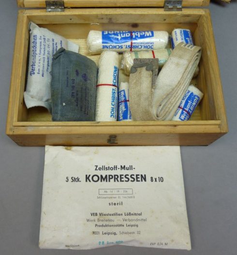 DDR NVA houten verbandkistje - Afbeelding 3
