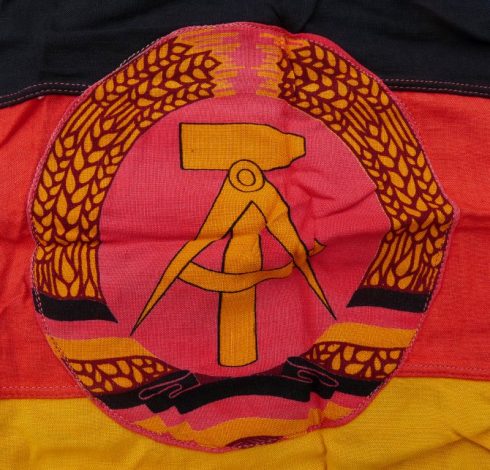 DDR NVA stoffen vlaggetje, kleine uitvoering 50x35 - Afbeelding 2
