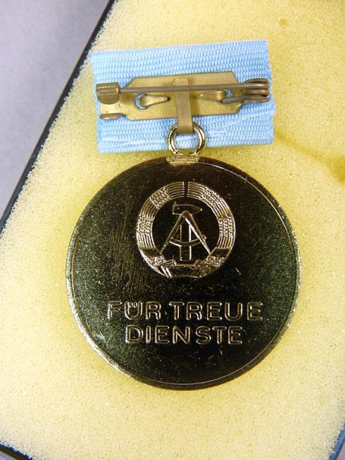 DDR Reichsbahn medaille trouwe dienst in goud - Afbeelding 3