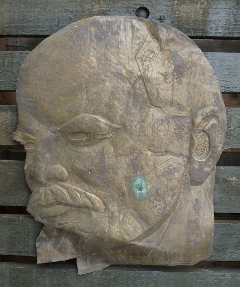 Groot formaat uit koper geslagen afbeelding van Vladimir Lenin