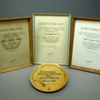 3 groot formaat DDR eren oorkondes BSG Tractor met erengeschenk