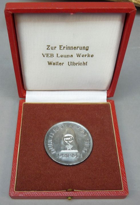 DDR Medaille Zur erinnerung VEB Leuna Werke Walter Ulbricht
