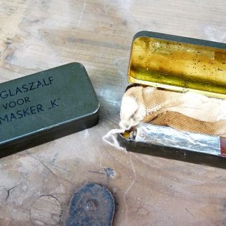 Blikje oogglaszalf voor het gasmasker K