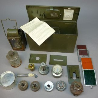 Bundeswehr ,,Einheidslanterne,, met toebehoren in kist