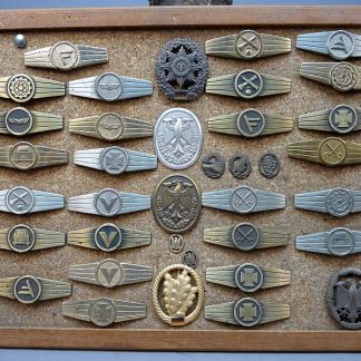 Bundeswehr presentatie bord met diverse emblemen