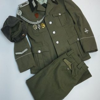 DDR NVA ,,Feldwebel Aufklärer,, uniform, oude wollen versie met zwarte kraag