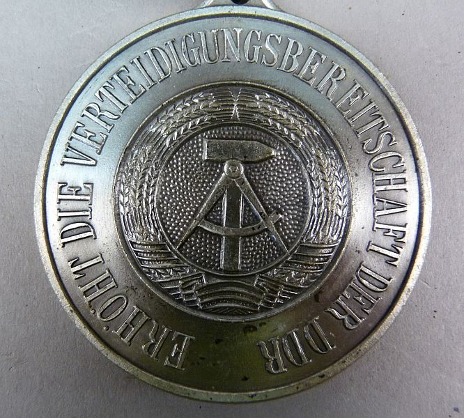 DDR GST medaille, grote metalen uitvoering - Afbeelding 2