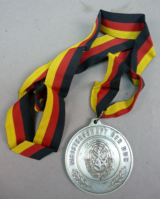 DDR GST medaille, grote metalen uitvoering