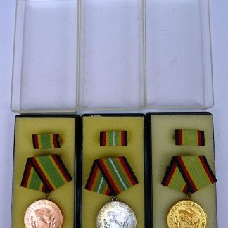 DDR NVA Treue dienst medaille, 3x, brons, zilver en goud