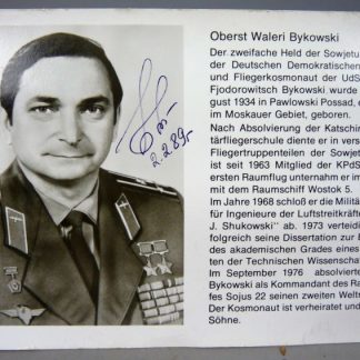 Groot formaat gesigneerde foto van Sovjet Kosmonaut Waleri Bykowski