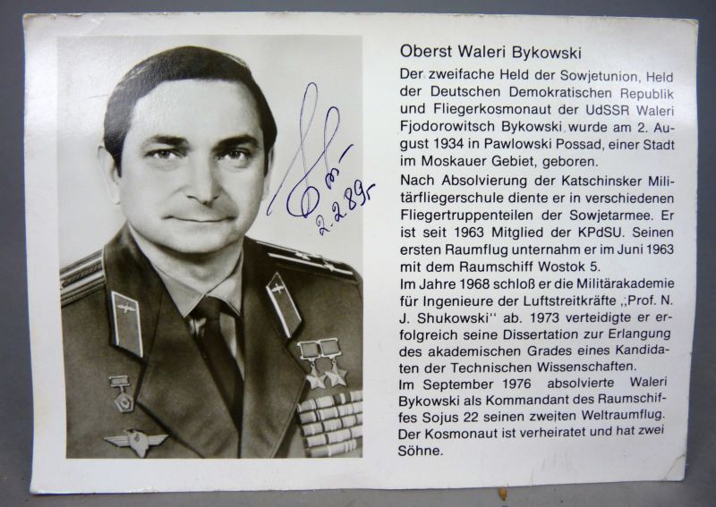 Groot formaat gesigneerde foto van Sovjet Kosmonaut Waleri Bykowski