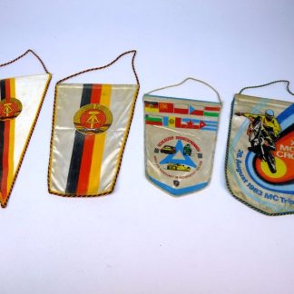 Lot van 4 DDR Vaantjes