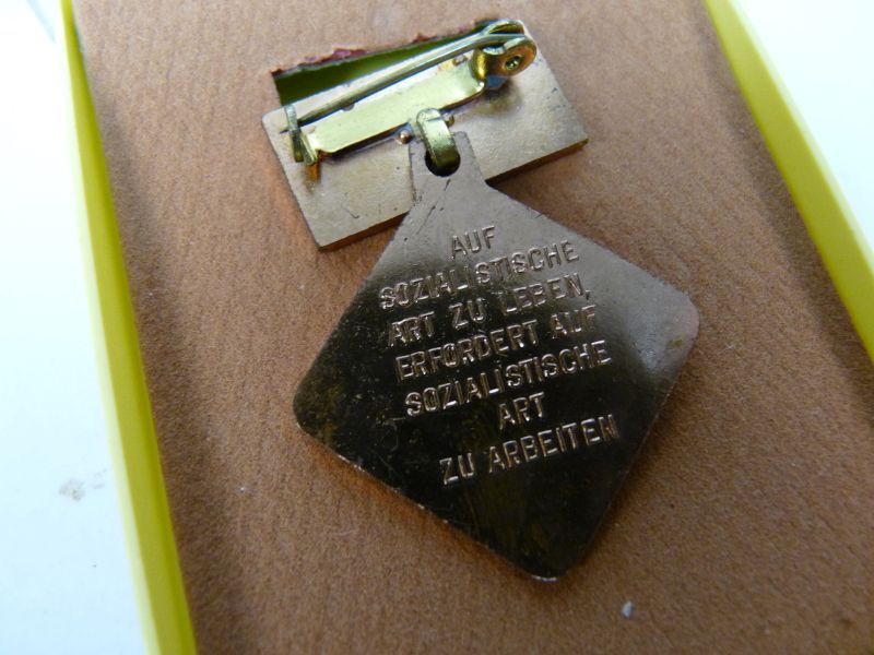 DDR Medaille "Auf sozialistische Art zu arbeiten" - Afbeelding 3