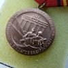DDR Medaille "Für Hervorragende Kampf- und Einsatzbereitschaft" - Afbeelding 2