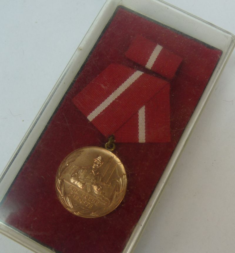 Oost-Duitse Medaille "Für Treue Dienste"