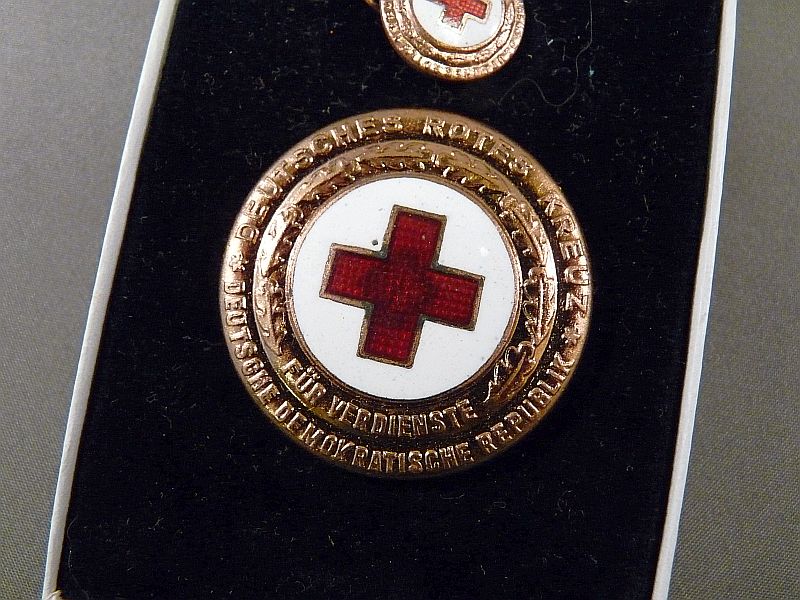 Deutsches Rotes Kreuz / Rode Kruis Medaille DDR – In Doos - Afbeelding 2