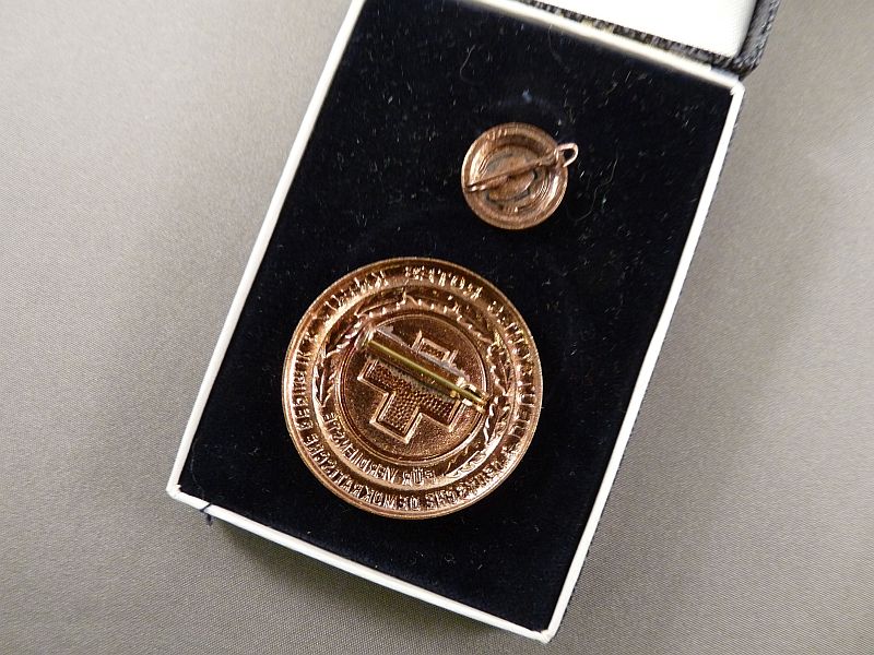Deutsches Rotes Kreuz / Rode Kruis Medaille DDR – In Doos - Afbeelding 3