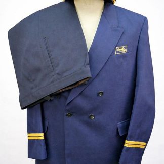 DDR Interflug uniform groep van een Navigator, jas, broek, pet en mantel